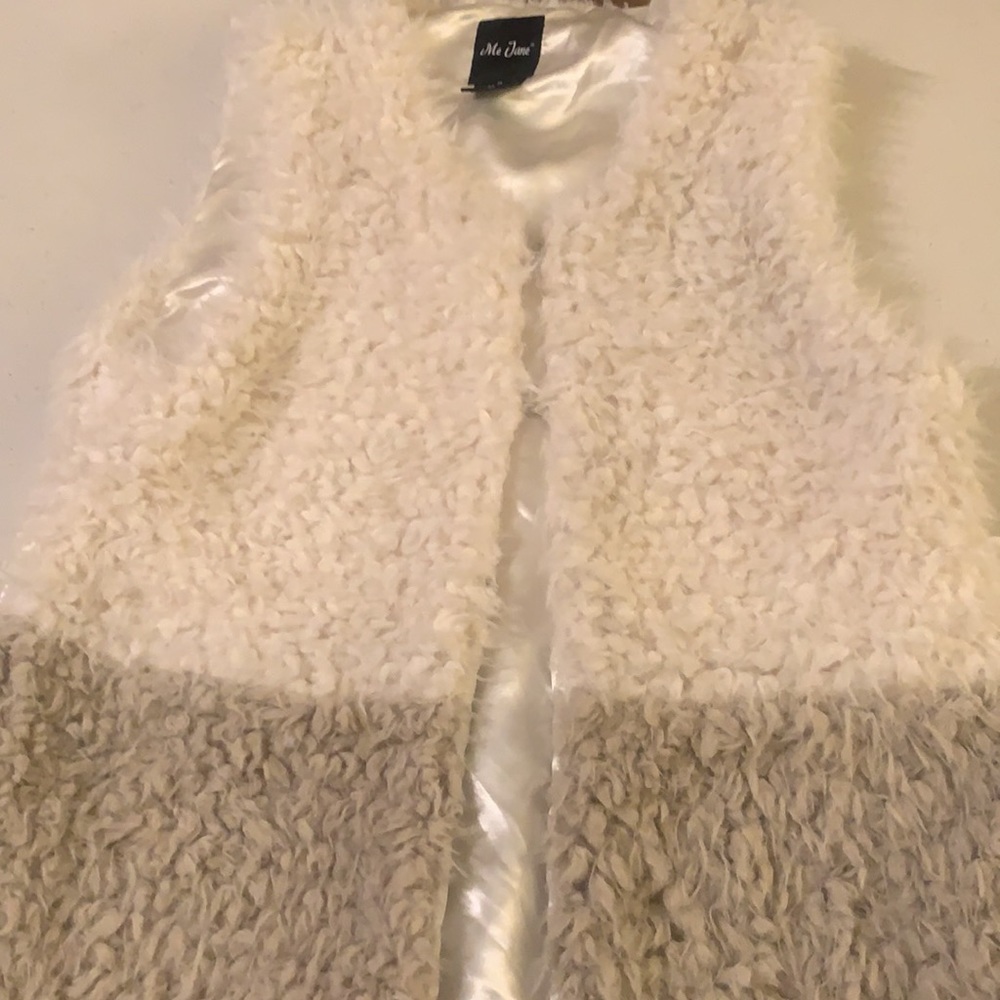 Women’s faux fur vest. Ooh la la!!